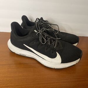 Nike Quest Running Shoes Sneakers Womens Size 7.5 Black White C13803-006
